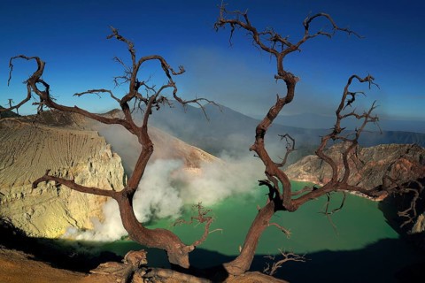 Asia, Indonesia, Java, volcanoes in Bromo-Semeru National Park, Ijen, sulphur clouds, sulphur,