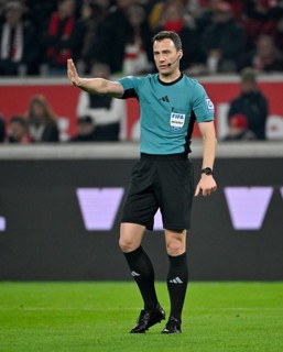 Referee Referee Felix Zwayer Gesture Gesture MHPArena, MHP Arena Stuttgart, Baden-Württemberg,