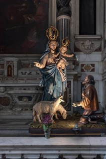 Madonna figure with the infant Jesus in the Basilica della Santissima Annunziata del Vastato,