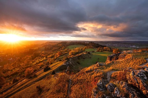 Rain and sun alternating — dramatic autumn atmosphere at the Hohenstaufen Spielburg Nature Reserve