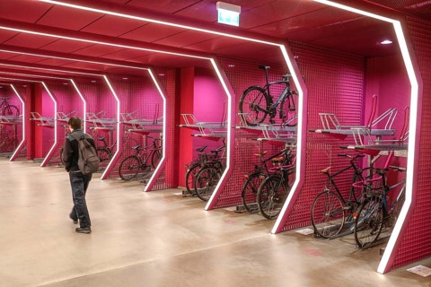Bicycles are available in the bicycle parking garage at Potsdamer Platz. The parking garage offers