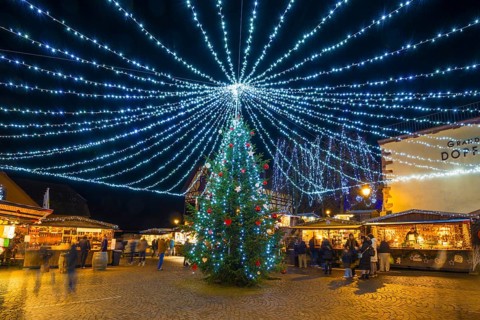 Christmas market, night view, Riquewihr, Grand Est, Haut-Rhin, Alsace, France