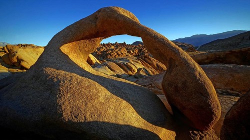 USA, California, Alabama Hills, Stone Arch, Mobius Arch, granite arch created by wind erosion