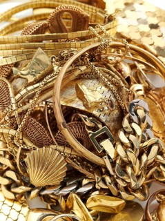 Old gold, various pieces of jewellery, studio shot
