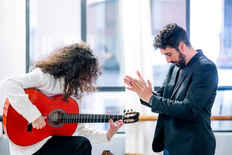 Man applauding to popular guitarist playing bass guitar in studio