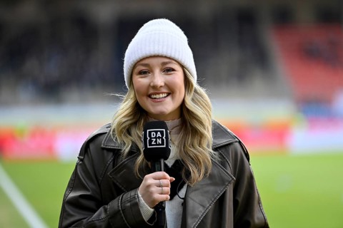 DAZN presenter reporter Lisa Teller's portrait in an interview microphone Mikro Logo soccer