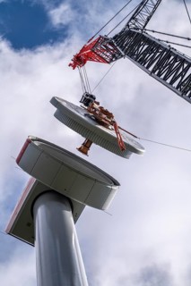 Erection of a wind turbine, wind energy plant, assembly of the ring generator, with a crawler