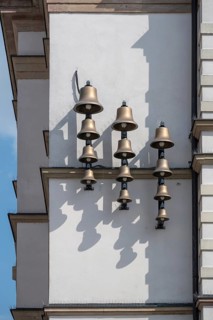 Glockenspiel on the Sparkasse building, inaugurated in 20002, market square, Kulmbach, Upper