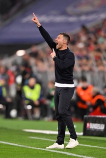 Coach Xabi Alonso Bayer 04 Leverkusen on the sidelines, gesture, gesture, Allianz Arena, Munich,
