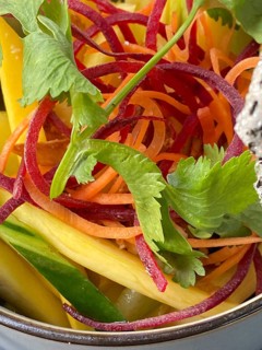 Asian dish, vegan, starter, mango salad, cucumber, soya chilli dressing, carrots, coriander,