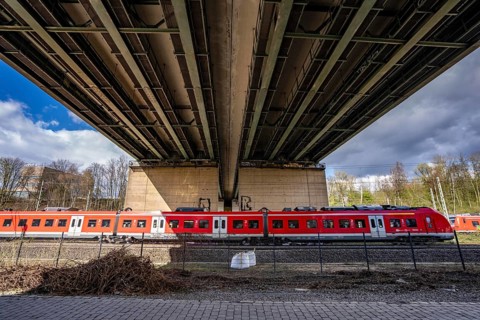 The Hardenberg bridge, A40 motorway in Mülheim an der Ruhr, dilapidated motorway bridge, must be