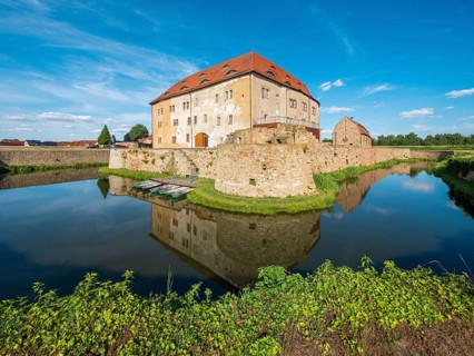 Moated castle and Heldrungen Fortress, inner moat with bastions, Renaissance castle in the back,