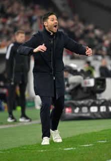 Coach Xabi Alonso Bayer 04 Leverkusen on the sidelines Gesture Gesture MHPArena, MHP Arena