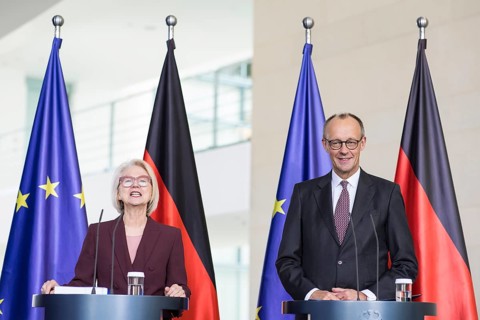 Prof. Dr. Monika Schnitzer (Chair of the Council of Experts) and Friedrich Merz (Federal Chancellor