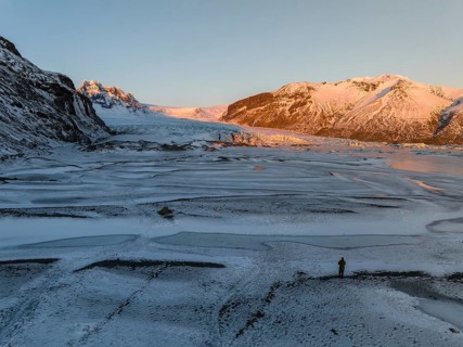 A breathtaking Icelandic winter scene features serene frozen landscapes and sunlit Skaftafell