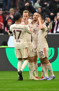 Goal celebration Harry Kane FC Bayern Munich FCB (09) Leroy Sane FC Bayern Munich FCB (10) Raphael