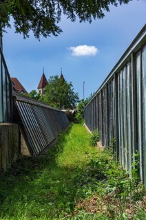 Greenhouses bear witness to the tradition of vegetable growing in the Niederzell district on the