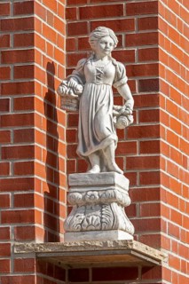 Statue, house, harbour, Stöckte, Winsen, Lower Saxony, Germany