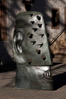 Bronze sculpture Goslarer Nagelkopf by Rainer Kriester at the town hall, Goslar, Lower Saxony,