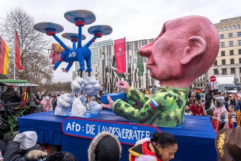 Rose Monday procession in Düsseldorf, theme car by wagon manufacturer Jacques Tilly, theme Putin