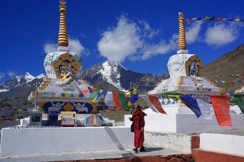 India, stupa, temple, Kunzum Pass, Kunzum La Pass, monk, Buddhism, religion