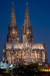 Cologne Cathedral has been shining in new light since Easter 2025, the old metal halide lamps have