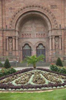 Portal of the Church of the Redeemer with flowerbed, Bad Homburg, Taunus, Hesse, Germany