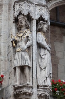 William of Brunswick-Lüneburg and Helen, Figures of the historic Town hall, Old town market square,