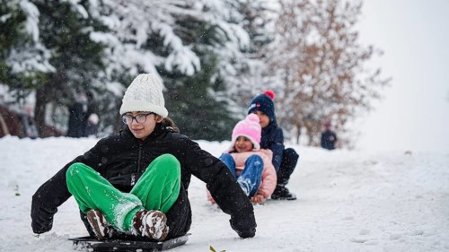 In Gaziantep, Turkey, on December 31, 2025, children and families enjoy winter activities as they