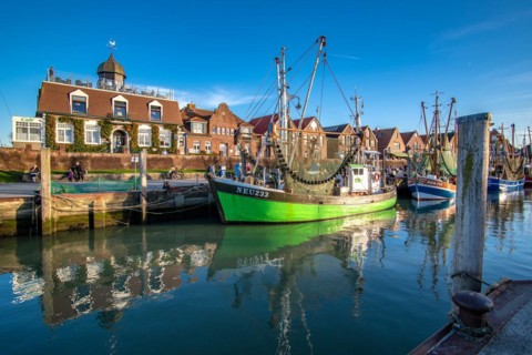 The harbour of Neuharlingersiel, East Frisia, Lower Saxony, fishing boats, fishing cutter,