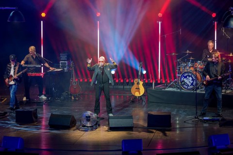 Toni Krahl and the Kinx from Prenzlauer Berg live on The same was the tour in Berlin's