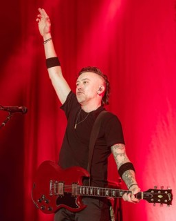 Tim McIlrath, singer of Rise Against live at the Berlin Velodrom on 12/02/2025