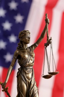 Symbolic image: Justitia in front of a USA flag