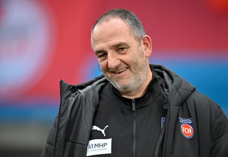 Coach coach Frank Schmidt 1. FC Heidenheim 1846 FCH portrait smiling soccer Bundesliga,