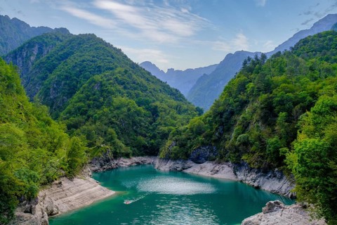 Pian Falcina, bathing beach on Lago di Mis, Sospirolo, Belluno, Veneto, Italy