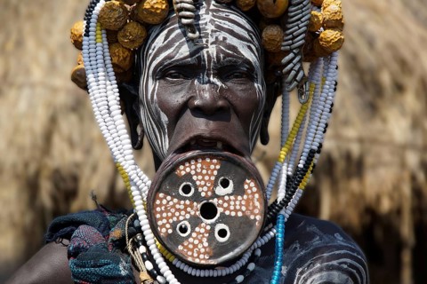 Africa, Ethiopia, Omo River Valley, Morsi, woman, woman, plate lips, lip plate, clay plate in the