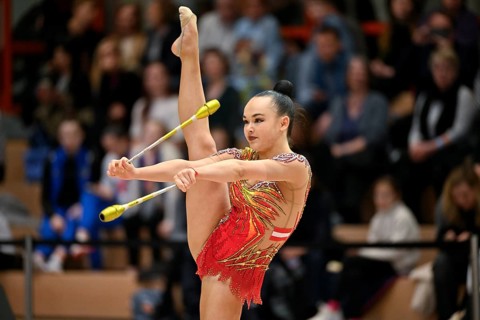 Maya Nickonchuck AUT with handheld club rhythmic gymnastics, RSG Turnen Schmiden International