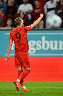Goal celebration Harry Kane FC Bayern Munich FCB (09) WWK Arena, Augsburg, Bavaria, Germany