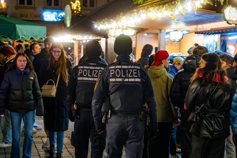 Police officers control a crowd at a Christmas market, Christmas market Ludwigsburg, Germany