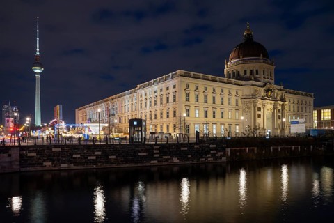 Humboldt Forum, Berlin Palace, Christmas market, TV tower, Spree, night shot, Mitte, Berlin,