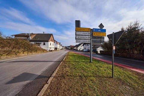 Signpost to the A1 motorway, Mangelhausen, Saarbrücker Kreuz industrial estate, Heusweiler,