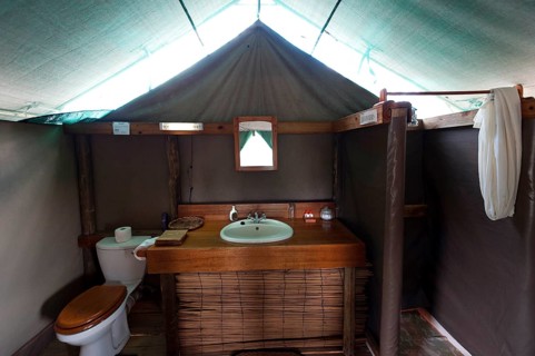 Lodge tent with bathroom, bath, toilet, washing, hygiene, overnight stay, camping, glamping,