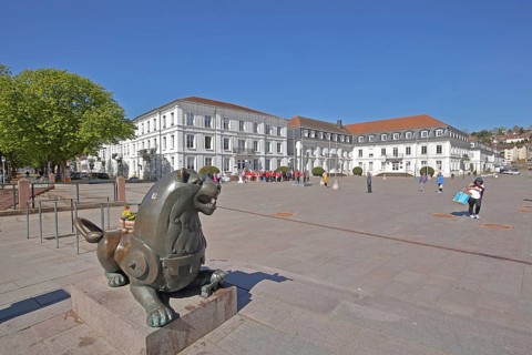 Herzogplatz with lion figure, pedestrian and town hall, bronze sculpture, Herzogenvorstadt,