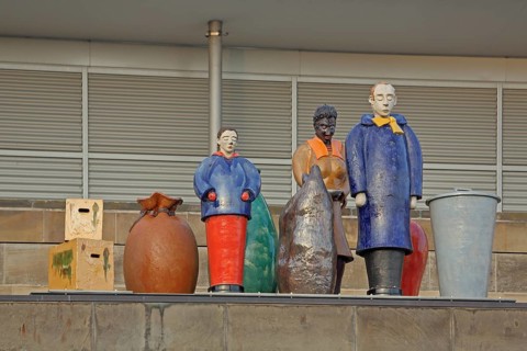 Sculpture The Strangers by Thomas Schütte 1992 with portico and columns, documenta 9, standing