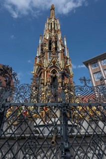 The 19 metre high Schöne Brunnen fountain on the Hauptmarkt is a copy made of shell limestone in