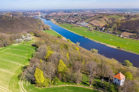 Aerial view of the Elbe valley south of Meissen, in the foreground the Totenhäuschen, on the other