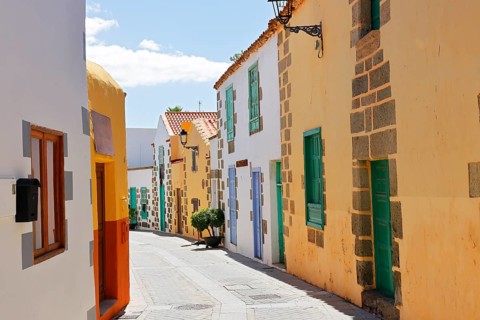 Colourful alley in the historic old town of Agüimes, Gran Canaria, Canary Islands, Spain