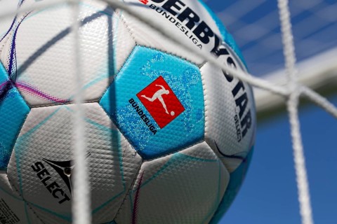 Symbolic image of the 2024/25 Bundesliga: close-up of the DERBYSTAR match ball