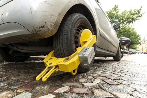 Immobiliser, police parking claw, parking ban, Paris, France