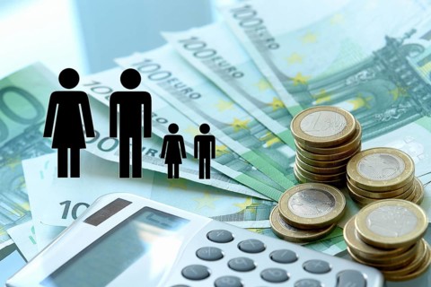 Family allowance, family with euro coins, studio, Lower Saxony, Federal Republic of Germany